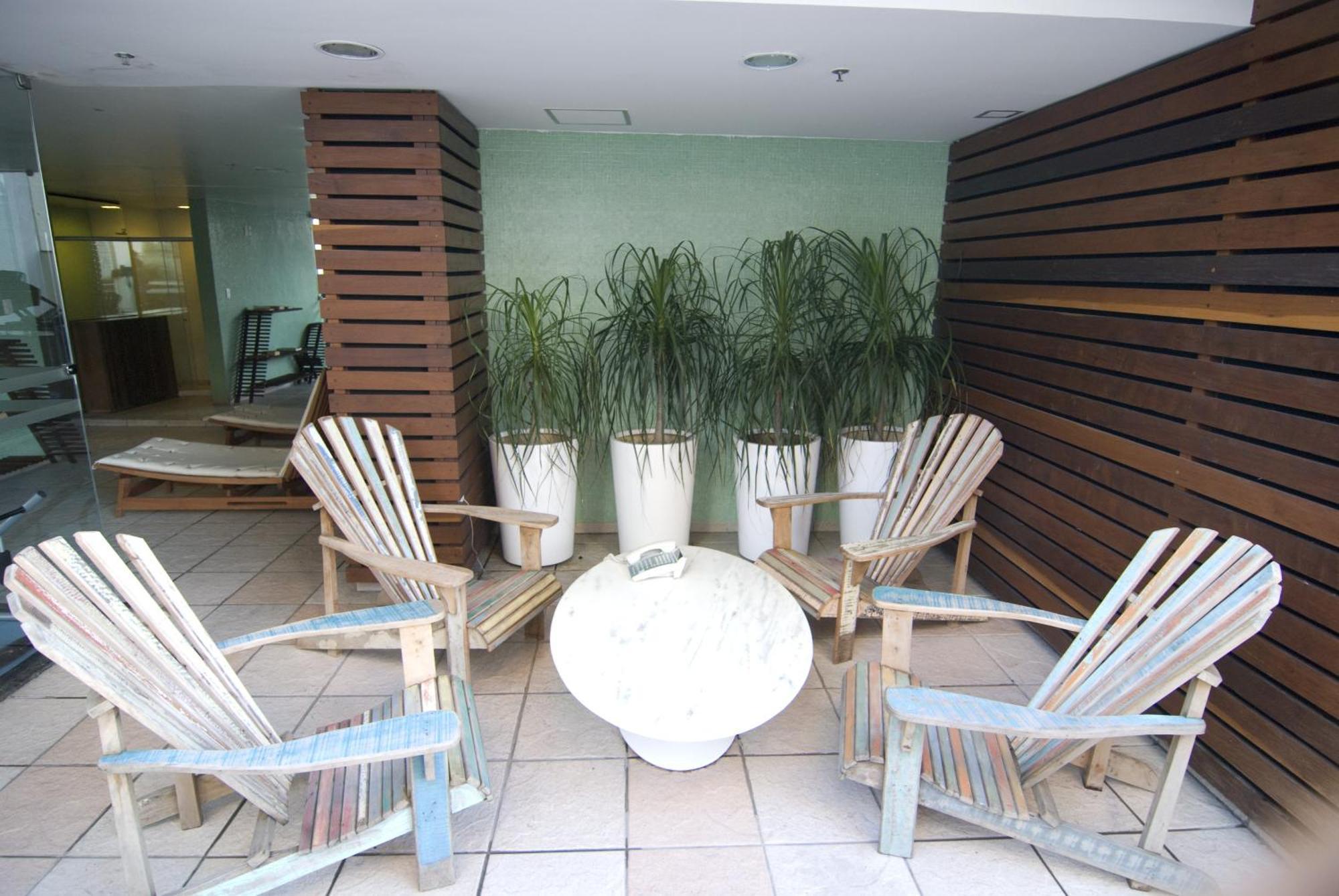 Hotel Luzeiros Fortaleza 외부 사진 A small patio