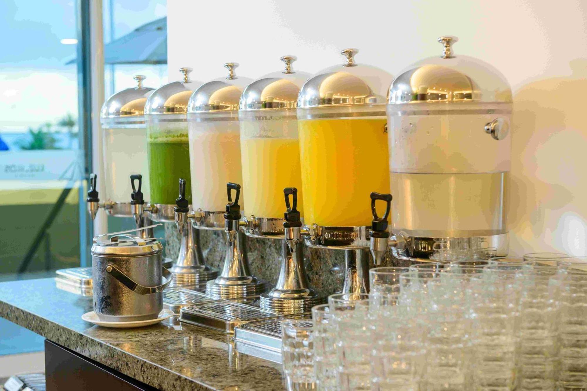 Hotel Luzeiros Fortaleza 외부 사진 Juice dispensers