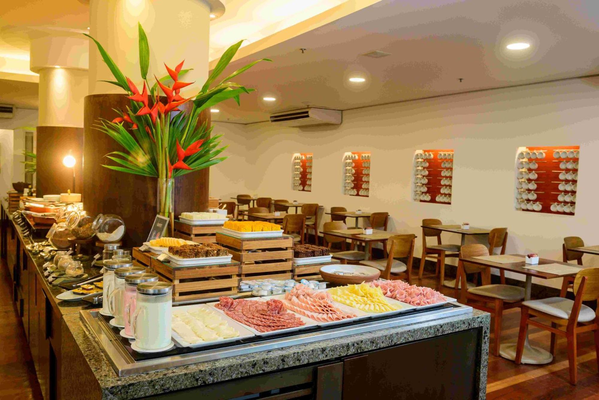 Hotel Luzeiros Fortaleza 외부 사진 The buffet at the hotel