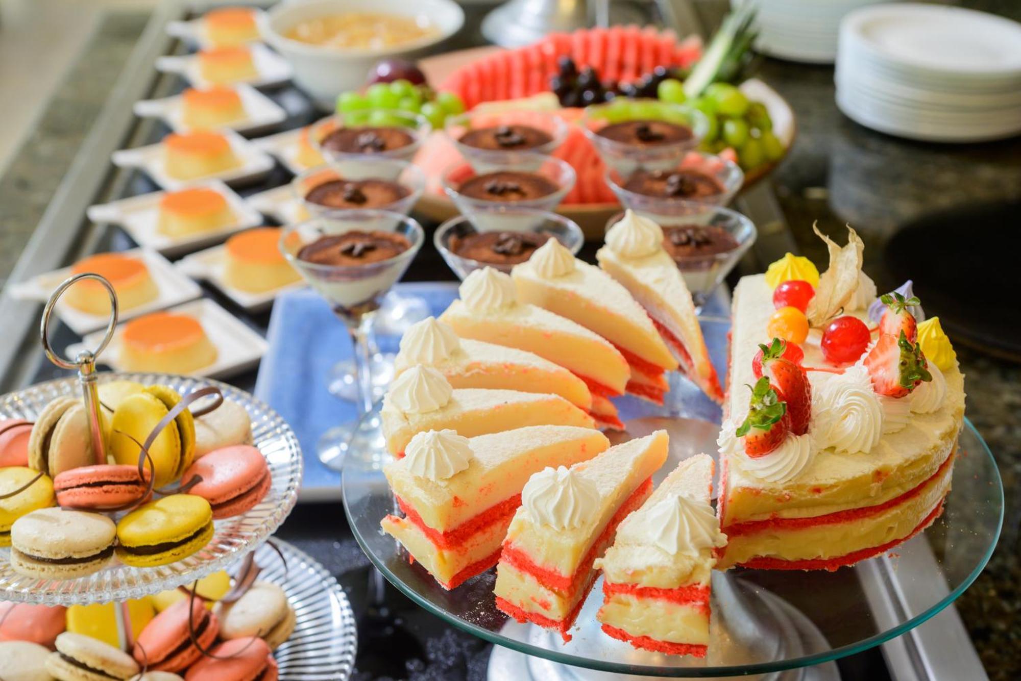 Hotel Luzeiros Fortaleza 외부 사진 A selection of desserts